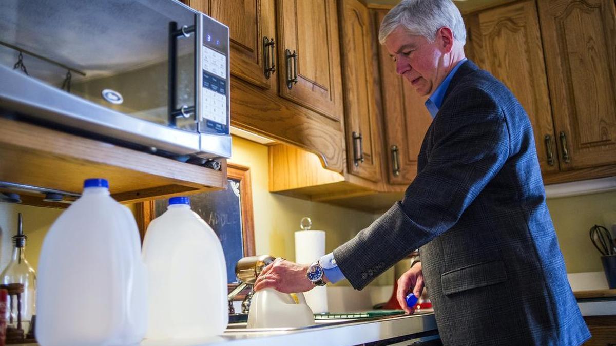 Michigan Gov. Rick Snyder visited the Flint home owned by Cheryl Hill and Todd Canty that was confirmed to have high levels of lead. Snyder, who left with 5 gallons of filtered water, said he understands people feel that if officials say the water is OK, then he should drink it, too.