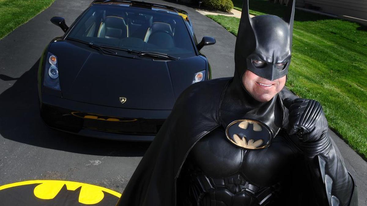 
In this March 27, 2012, photo, Leonard Robinson, dressed as Batman, poses for a photo outside his home in Owings Mills, Md. Authorities say, Robinson, known for visiting hospitalized children dressed in his Batman costume, died, Sunday, Aug. 16, 2015, in a crash on Interstate 70, in western Maryland.
