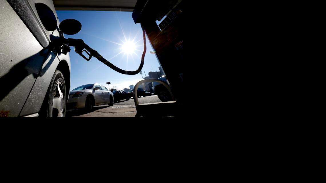 
Vehicles form a line behind a motorist re-fueling at a gas station, in Newark, N.J., on Jan. 23, 2015. Oil has fallen close to its lowest level in 6 years, and many expect it to fall much further in the coming weeks because supplies are still heading up and the summer driving season is still months away. 
