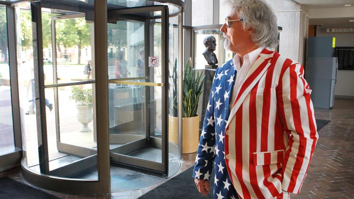 Bob Romanik filed paperwork Monday to run as a Republican for Illinois House District 114, the seat being vacated by Rep. Eddie Lee Jackson. Also running is Latoya Greenwood, whose father is chief of the East St. Louis school board and city’s Democrats.