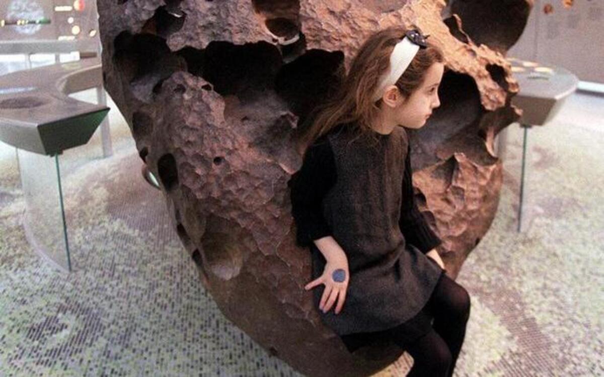 Some meteorites soar again at auction, while others never take off in bidding. And most unearthed by amateurs aren’t meteorites at all – unlike the Willamette Meteorite, shown in 2000.