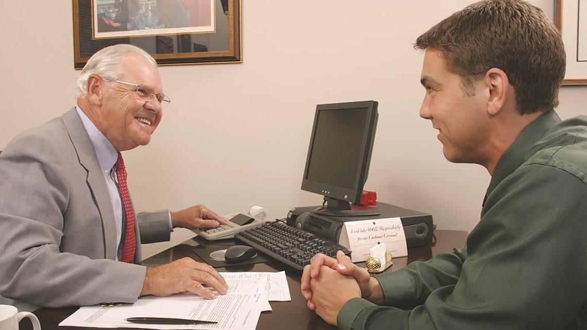 Can you tell when a person is lying to you? One “lie expert” offers ways to tell.