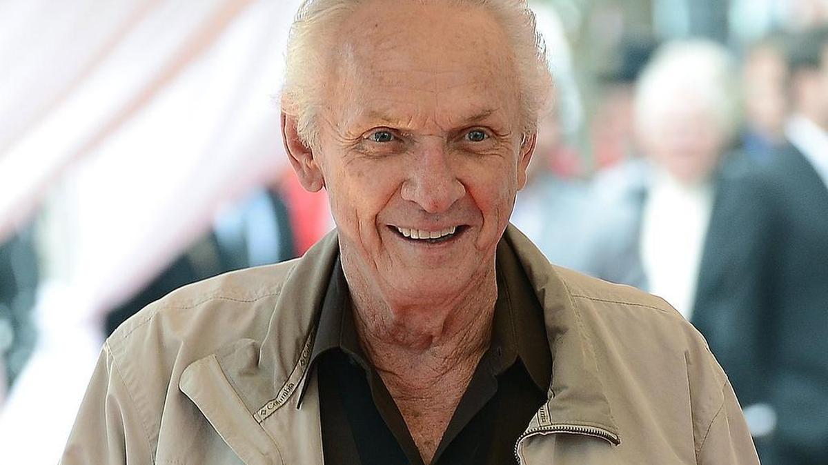 Mel Tillis, shown in 2013 at his induction into the Country Music Hall of Fame, has died in Florida, his family announced Sunday.
