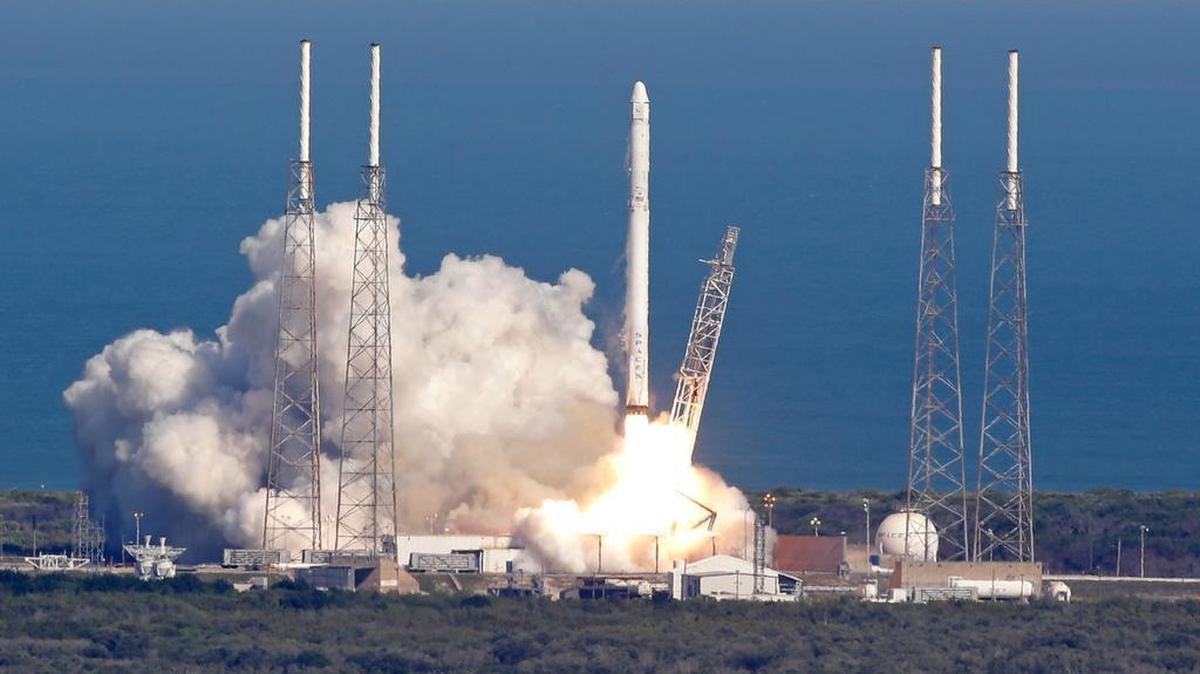 The SpaceX Falcon 9 rocket lifts off from launch complex 40 at the Kennedy Space Center in Cape Canaveral, Fla., Friday, April 8, 2016. The rocket will deliver almost 7,000 pounds of science research, crew supplies, and hardware to the International Space Station.
