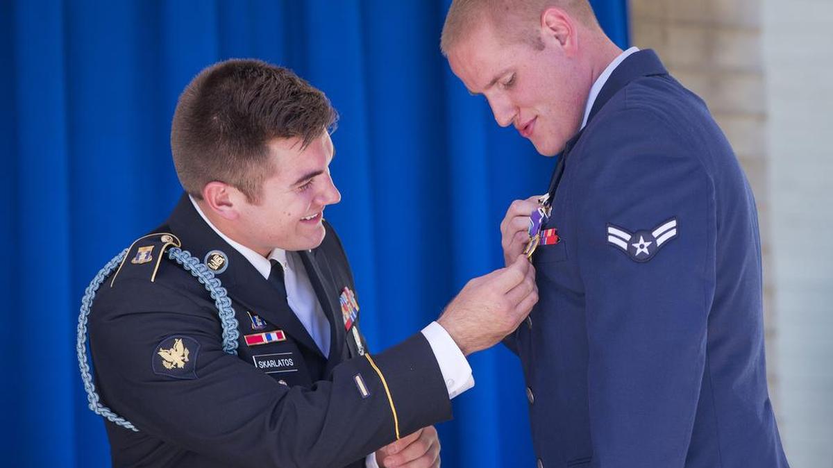 
Oregon National Guardsman Alek Skarlatos admired Airman 1st Class Spencer Stone's Purple Heart medal during a ceremony at the Pentagon, Thursday.
