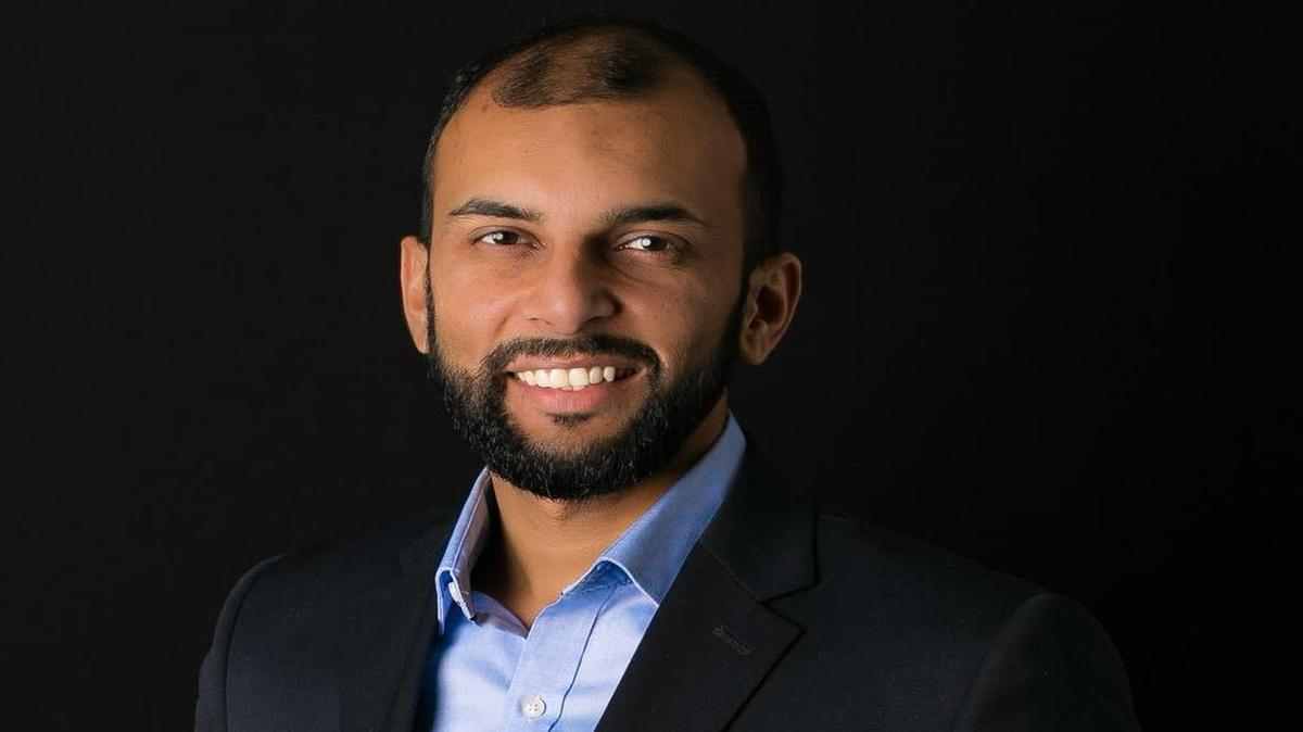 Qasim Rashid, a Muslim educator and writer, has been praised for his response to an Islamophobic question.
