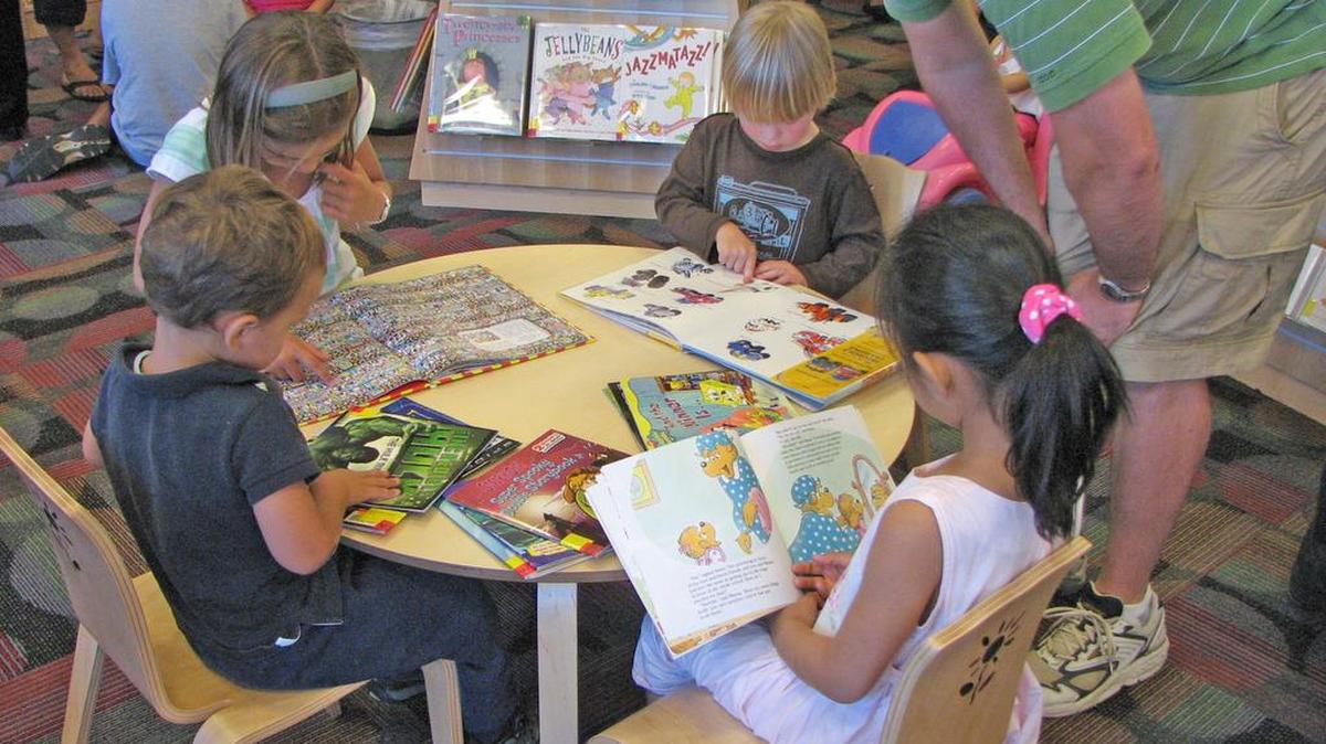 Kids prefer reading real books to reading on electronic devices.
