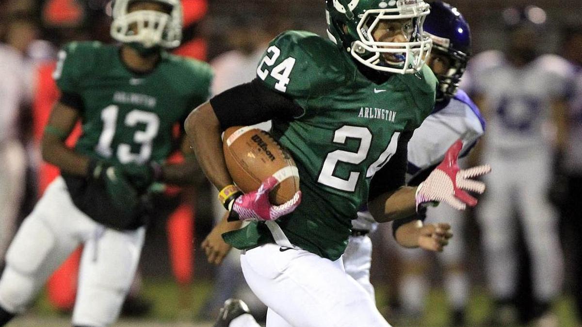 Arlington High’s Tavarreon Dickerson (24) breaks loose for a 61-yard touchdown run against Fort Worth Paschal in 2011.