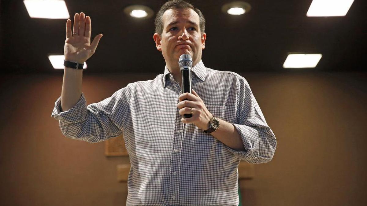 Sen. Ted Cruz, R-Texas holds a town hall at Praise Community Church in Mason City, Iowa, on Friday, Jan. 8, 2016.