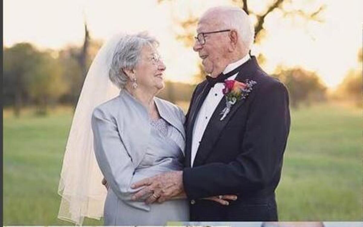 Photographer Lara Carter shot a full set of wedding pics for Margaret and Ferris Romaire’s 70th anniversary.