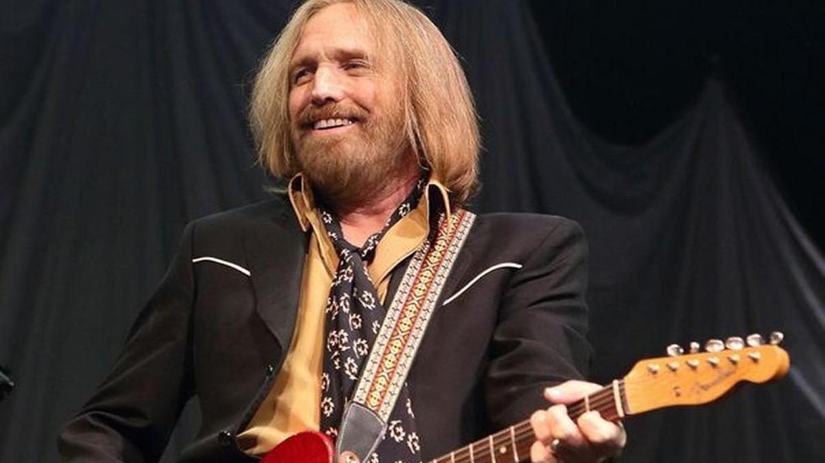 Tom Petty was reportedly rushed to the hospital in full cardiac arrest Sunday night after he was found unconscious and not breathing at his Malibu, Calif., home.
