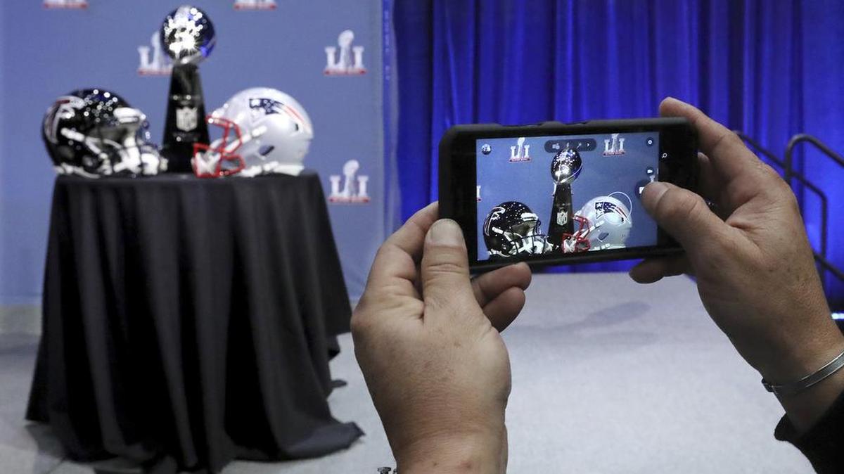 The Atlanta Falcons will face the New England Patriots in the Super Bowl on Sunday. Fox will show the game online for free, but you’re out of luck on phones unless you’re a Verizon customer.