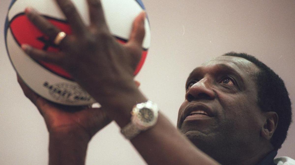 Former Harlem Globetrotter Meadowlark Lemon demonstrates his shot during a basketball camp held at White Plains United Methodist Church in Cary, NC in 1999.