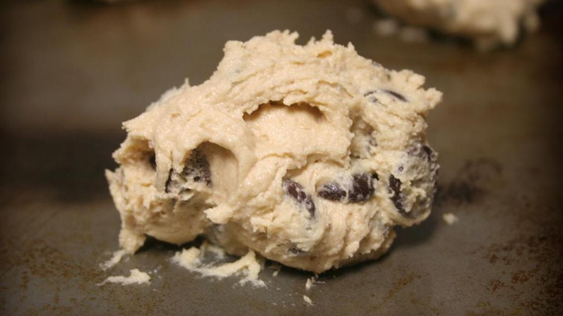 Don’t eat that raw cookie dough, lest you want to risk a foodborne illness, the FDA warned.