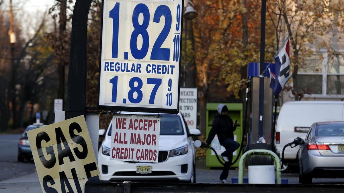 Gas prices are displayed at a service station in Leonia, N.J., Tuesday, Nov. 24, 2015. With Thanksgiving gas at its cheapest in seven years, the number of travelers rose throughout the U.S.