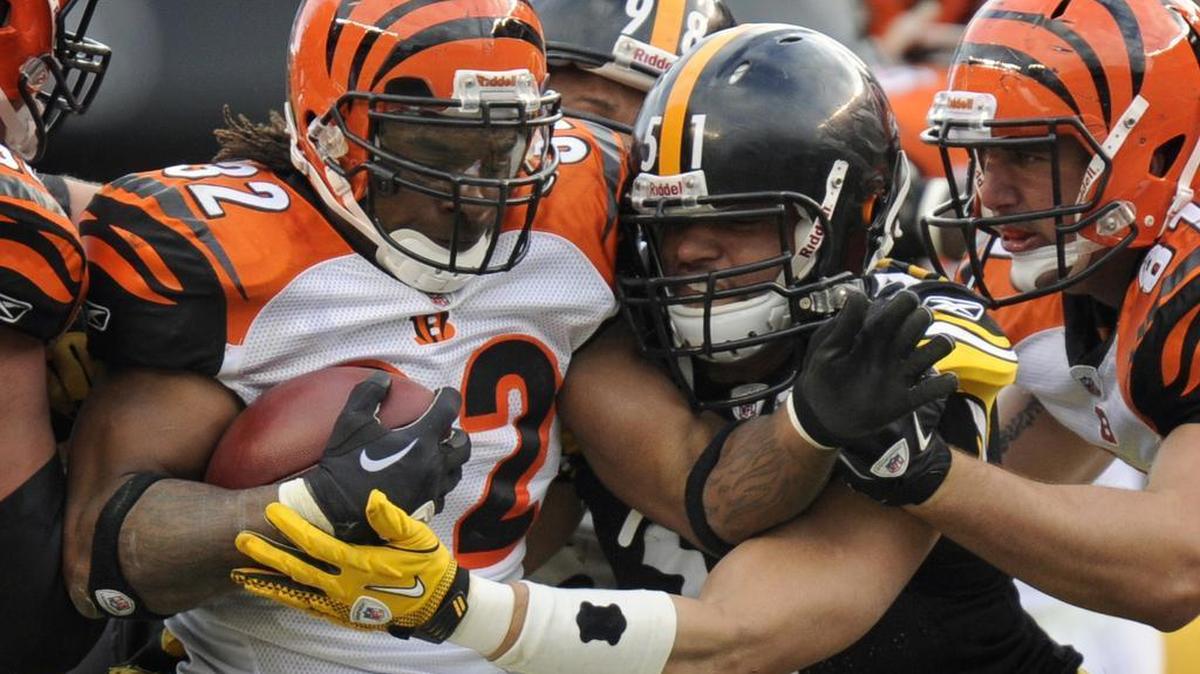 Former NFL running back Cedric Benson (32) told police officers attempting to conduct a sobriety test that he could not recite the alphabet because of his time playing pro football.