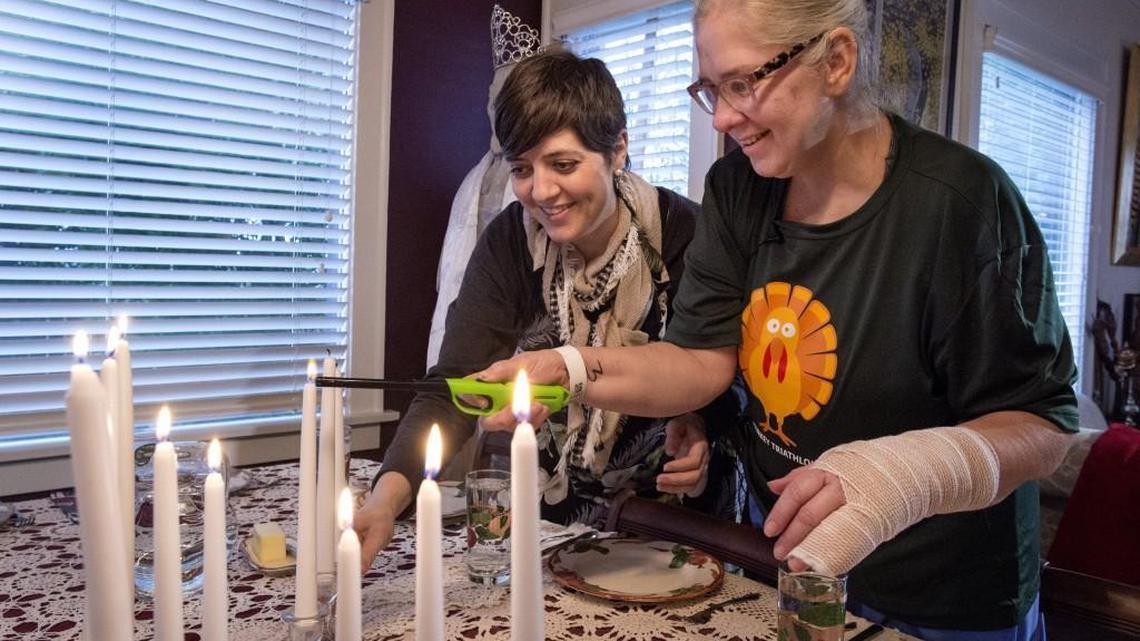 She broke two fingers, delivered a baby, and cooked Thanksgiving dinner for 16