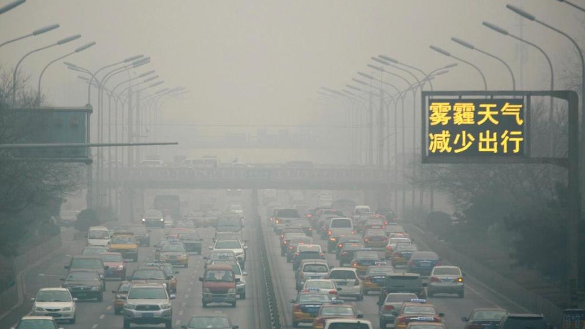A new study by University of Southern California researchers found that older women exposed to unsafe levels of damaging air particles were about twice as likely to develop the symptoms of dementia, such as a loss of memory and reasoning skills.