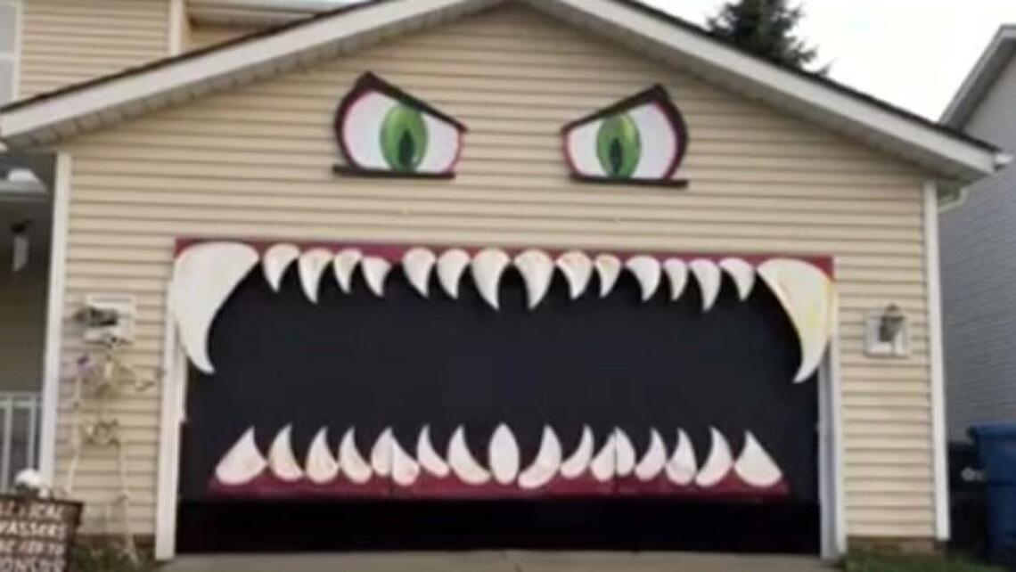 Millions are watching this woman’s garage door go up and down, up and down