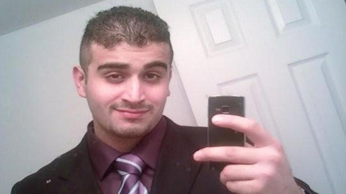 Omar Mateen takes a selfie photograph, displayed on his MySpace page.