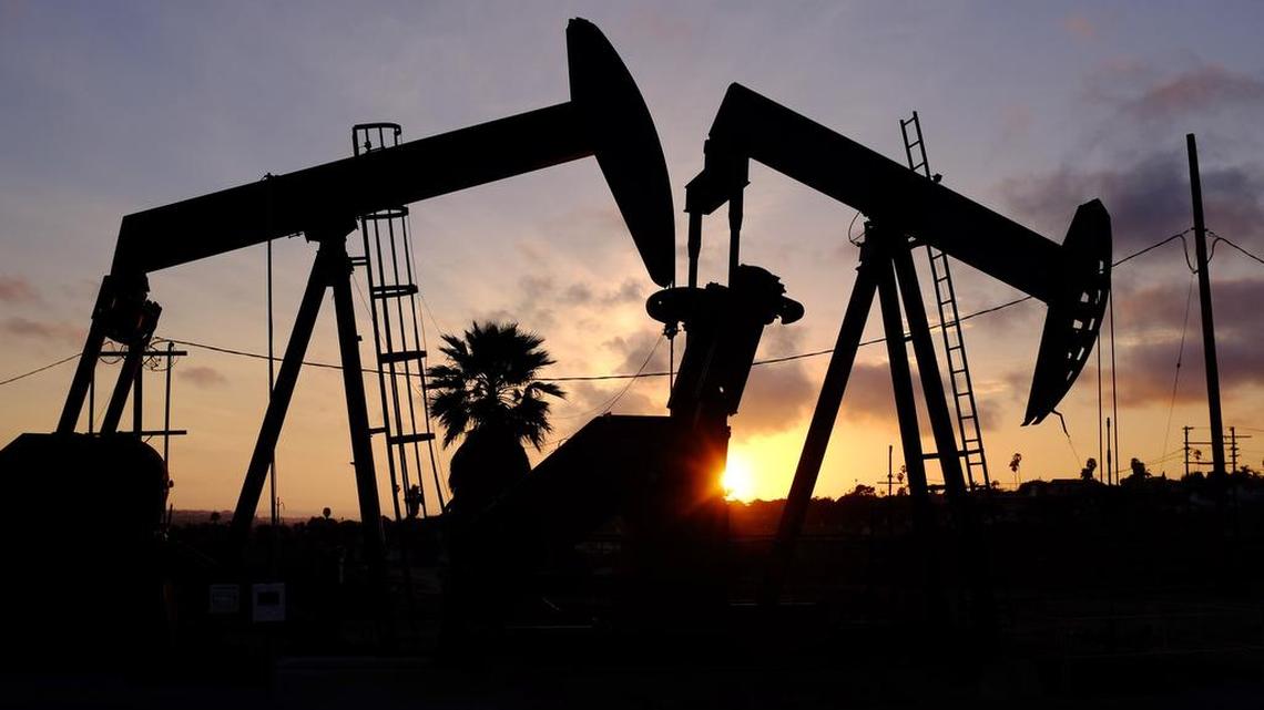 The average retail price of gasoline in the Sacramento area now stands at $2.76 a gallon, down nearly 7 cents from last week, 39.5 cents from last month and 88.2 cents lower than last year, according to national gas price tracker GasBuddy.com.
