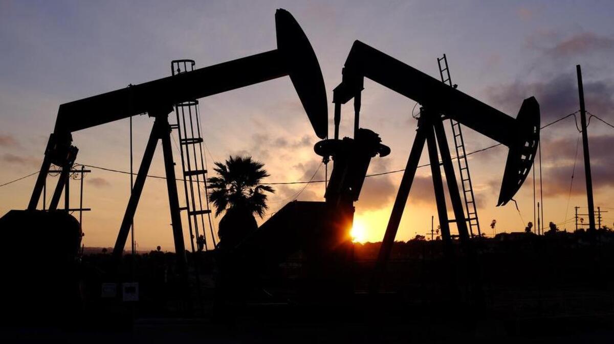 The average retail price of gasoline in the Sacramento area now stands at $2.76 a gallon, down nearly 7 cents from last week, 39.5 cents from last month and 88.2 cents lower than last year, according to national gas price tracker GasBuddy.com.
