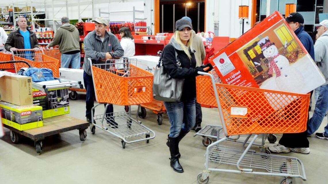 Change in Thanksgiving weekend spending stumps retailers