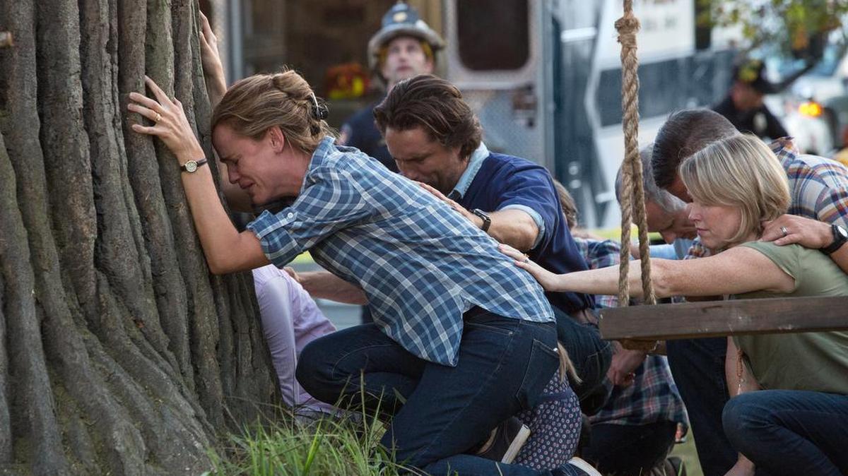 Jennifer Garner, Martin Henderson and Kelly Collins Lintz in "Miracles from Heaven."