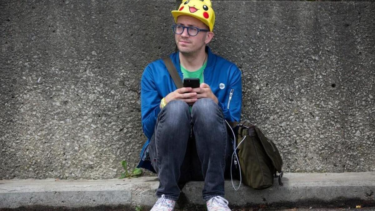 Ryan Copple of Los Angeles sat in the shade as he struggled to play Pokémon Go at the Pokémon Go Fest Saturday at Grant Park in Chicago.