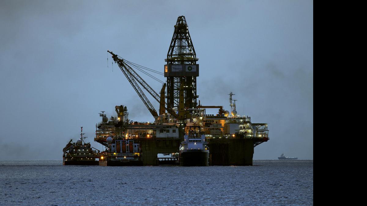 
Two Florida members of the House of Representatives are joining one of the state’s senators to keep oil drilling far off shore, seeking to stave off efforts to bring the rigs closer to land. 
