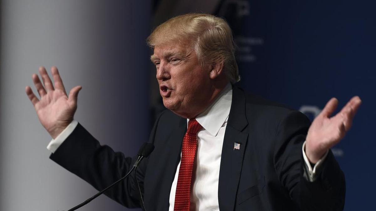 Republican presidential candidate Donald Trump has called for a "complete and total shutdown" on Muslims entering the United States. But legal experts say such a ban would violate the U.S. Constitution as well as international law, calling it “ridiculous.”