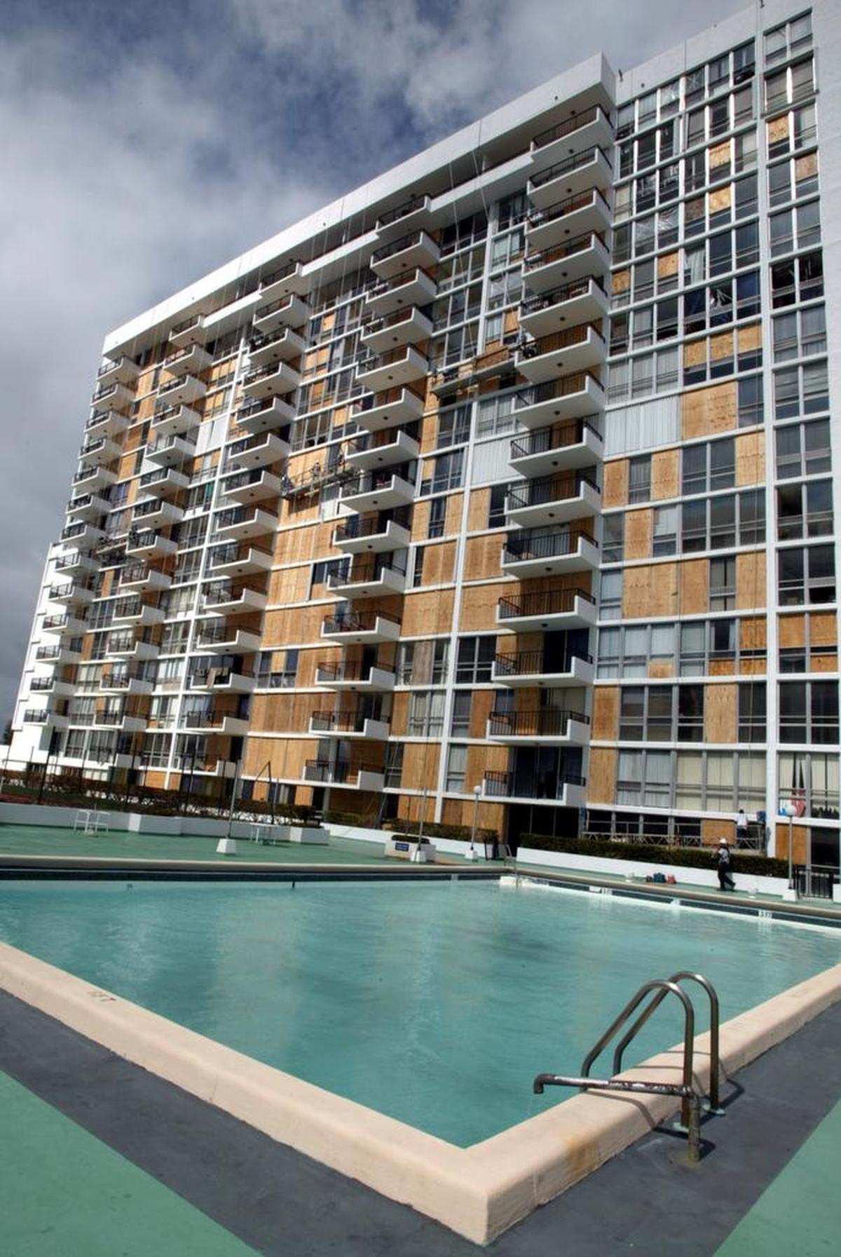 Boarding windows only on the water side? This is how you lose windows.