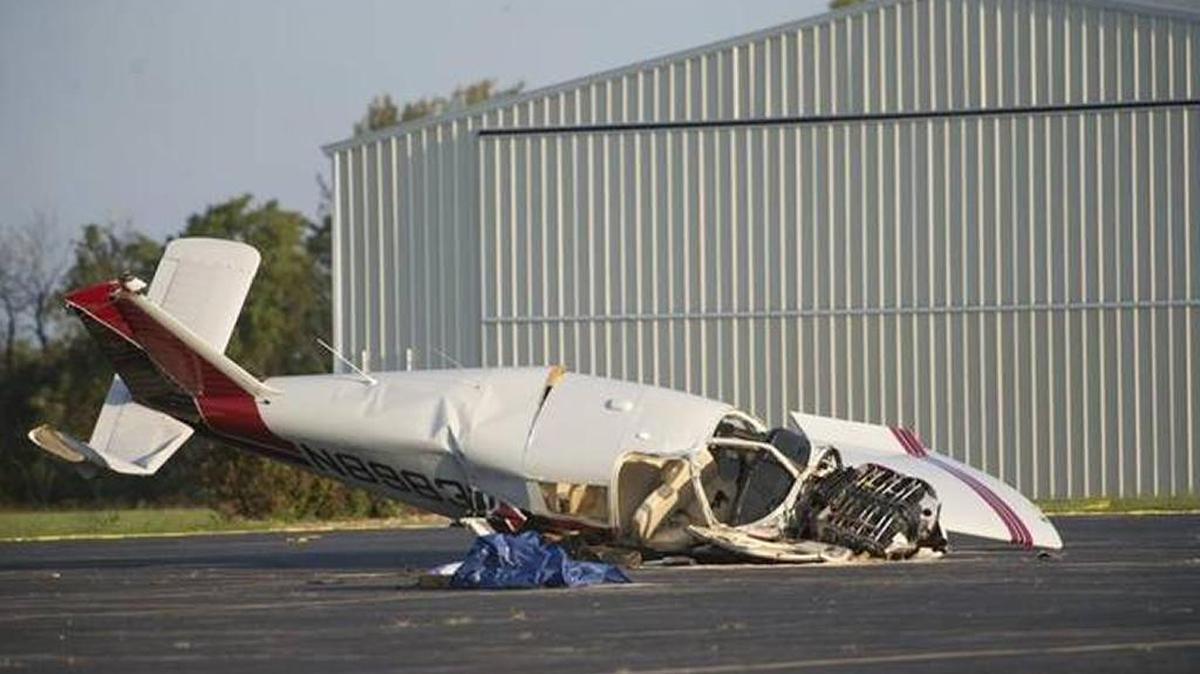 A single-engine plane crashed at the Lee’s Summit Municipal Airport in Missouri on Tuesday, Sept. 20, 2016, killing both people on board.