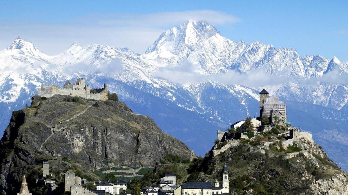 If the Swiss Alps can’t get you to move to Switzerland, how about a guaranteed monthly income of $2,600? Voters in Switzerland next month will decide on a basic income for its permanent residents and citizens.