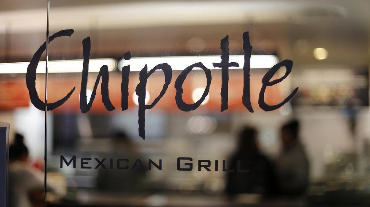 A Chipotle restaurant at Union Station in Washington on Dec. 27, 2015. Chipotle said Jan. 6, 2016, it has been served with a federal grand jury subpoena as part of a criminal investigation tied to a norovirus outbreak this summer at one of its restaurants in California.