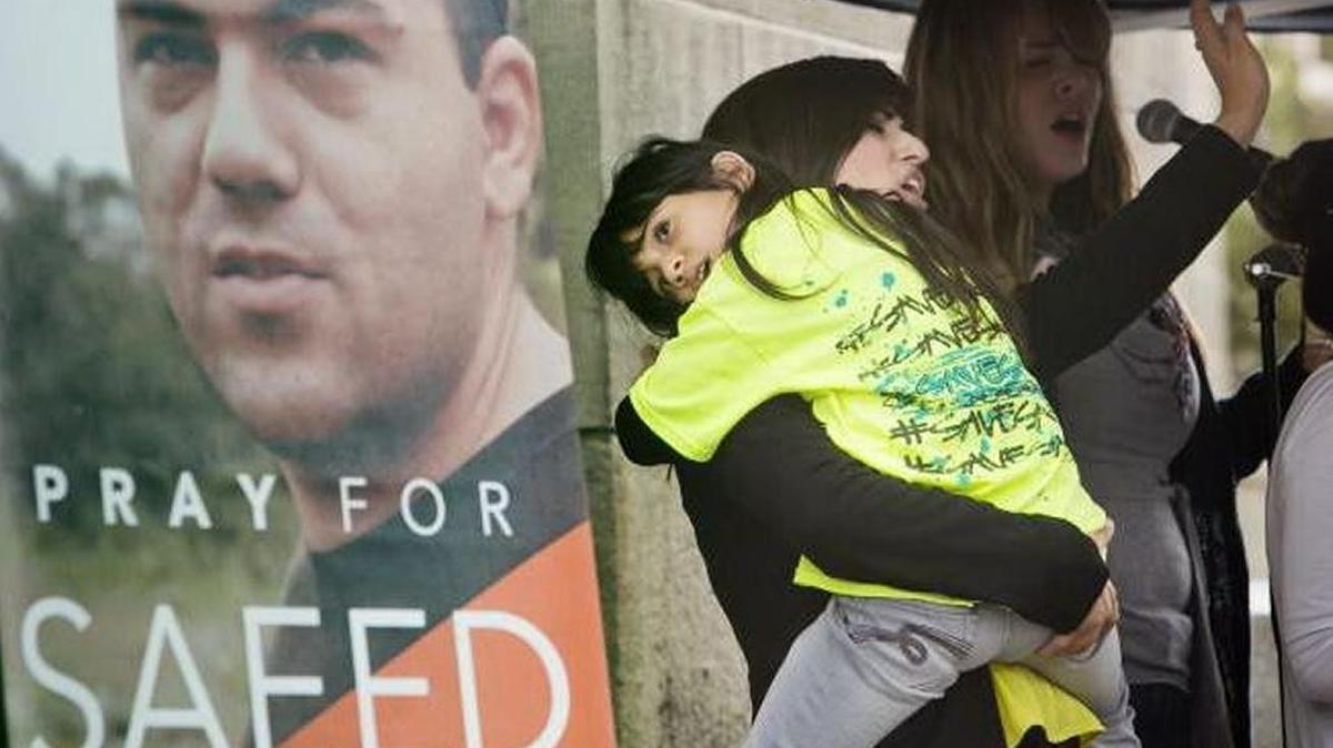 Naghmeh Abedini holds her daughter, Rebekka, then 7, in September 2013 while praying for the release of her husband Saeed Abedini, who was released Saturday.