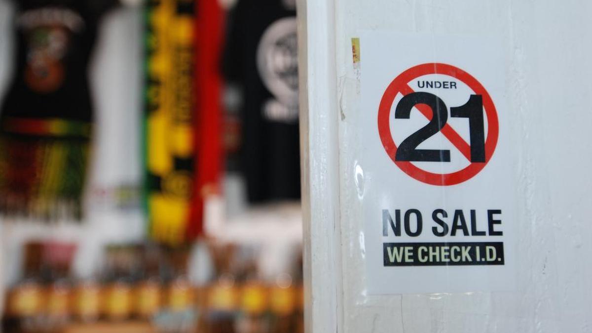 Retailer Holy Smokes had signs posted around its entryway to alert customers to the state's new smoking laws in Honolulu on Dec. 29, 2015. Hawaii is the first state in the nation to raise the legal smoking age to 21-years-old, for traditional and electronic cigarettes.
