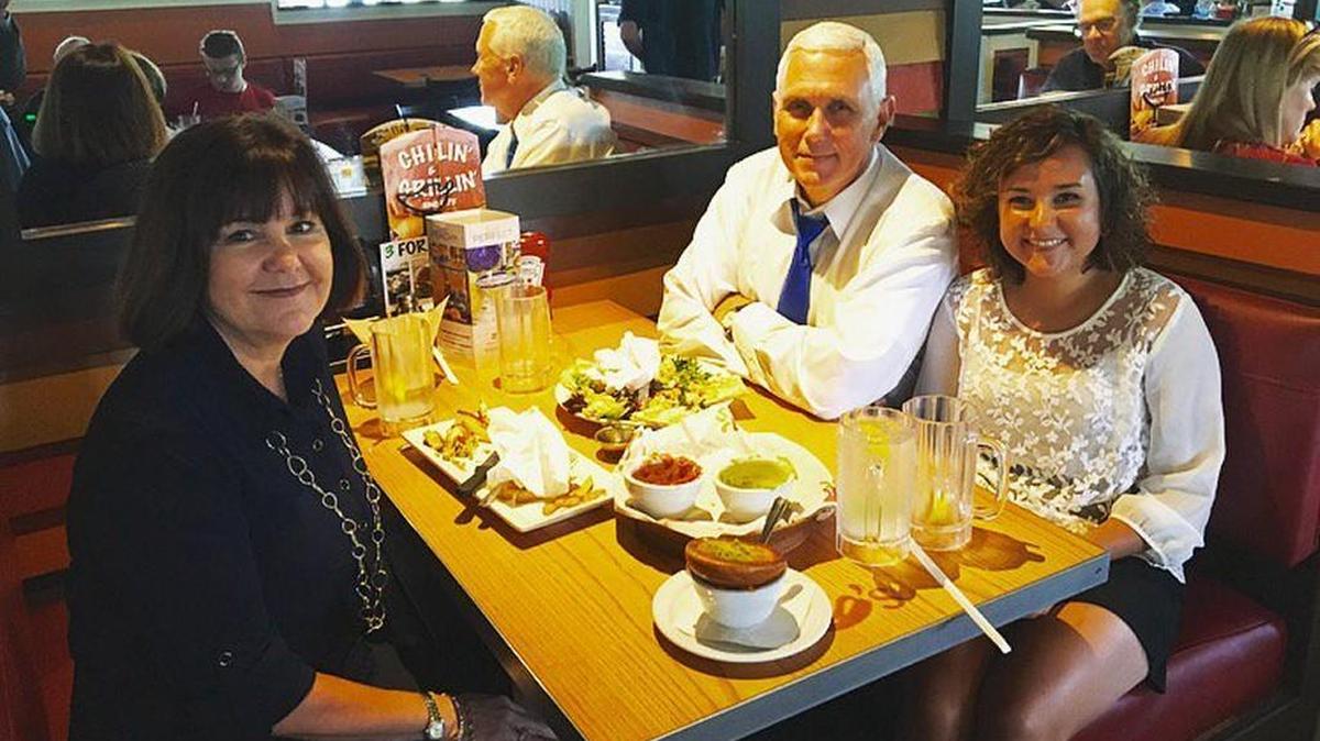 This photo of Indiana governor Mike Pence with wife and daughter freaked people out because they can’t see Charlotte Pence’s reflection in the mirror.