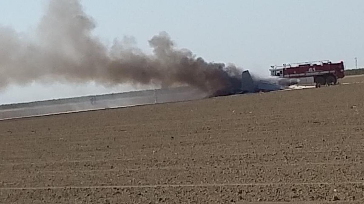 
A plume of smoke billows from a fighter jet that crashed near Lemoore Naval Air Station Monday, Sept. 21, 2015.
