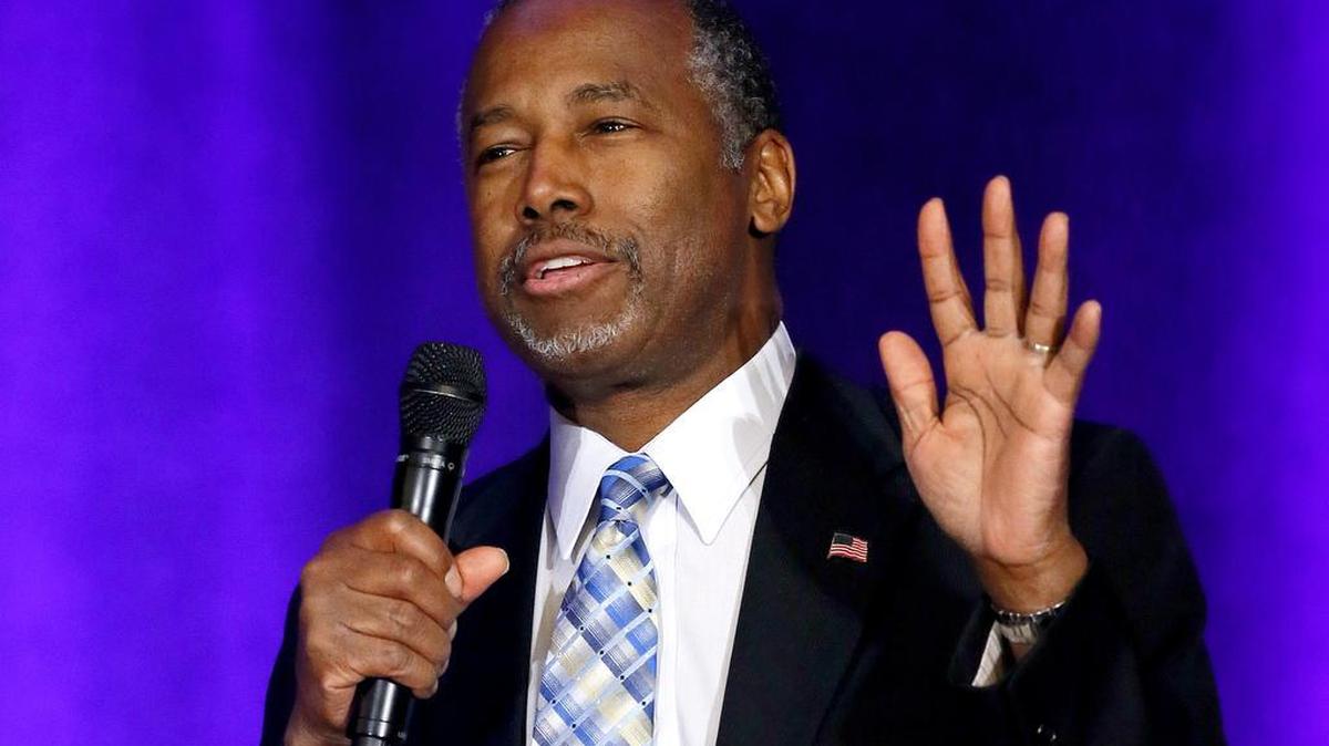 Republican Presidential candidate Dr. Ben Carson speaks in Phoenix on Dec. 4, 2015. Carson threatens to leave the Republican Party and run as an independent.