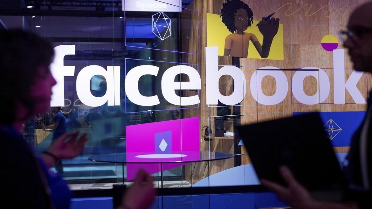 A new viral hoax warns Facebook posters not to accept friend requests from a purported hacker named Jayden K Smith.