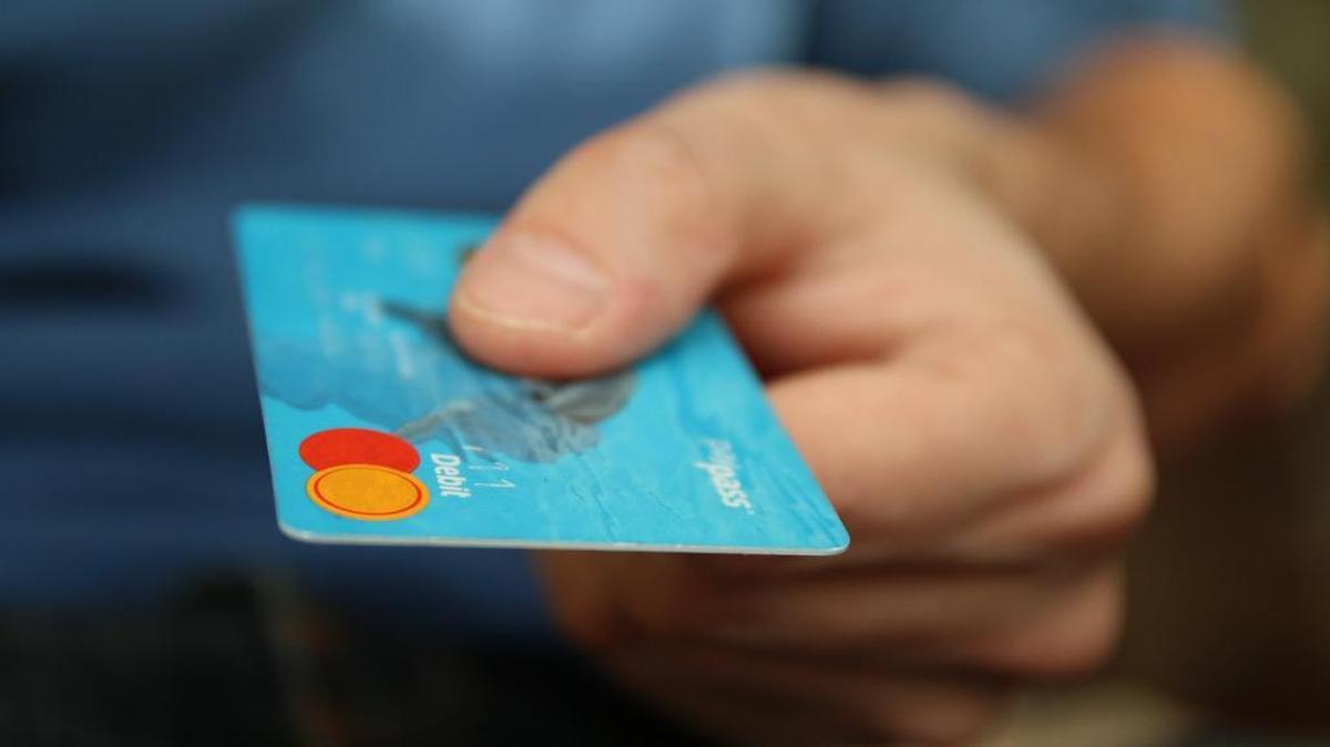 Google can now help advertisers track offline purchases.
