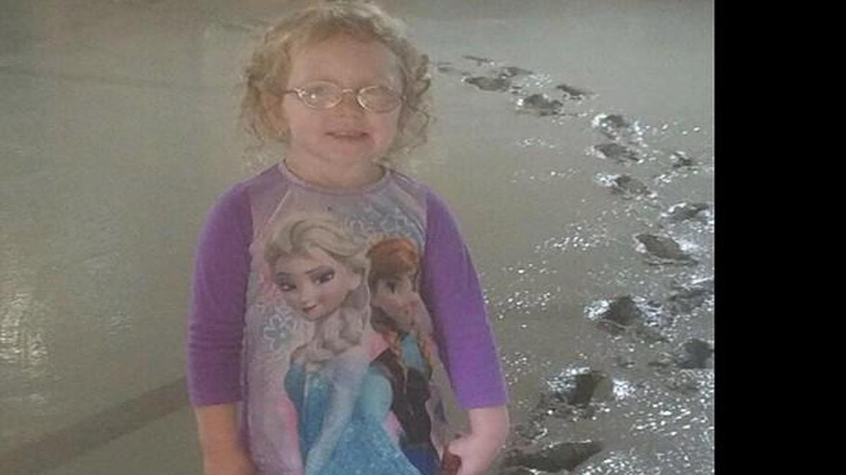 Contractor Jonathan Porter said he’d never seen anything like it in more than 30 years in the concrete business. So he had to take a photo of it and share it on Facebook, where his picture of a 2-year-old standing in a wet concrete floor have gone viral.