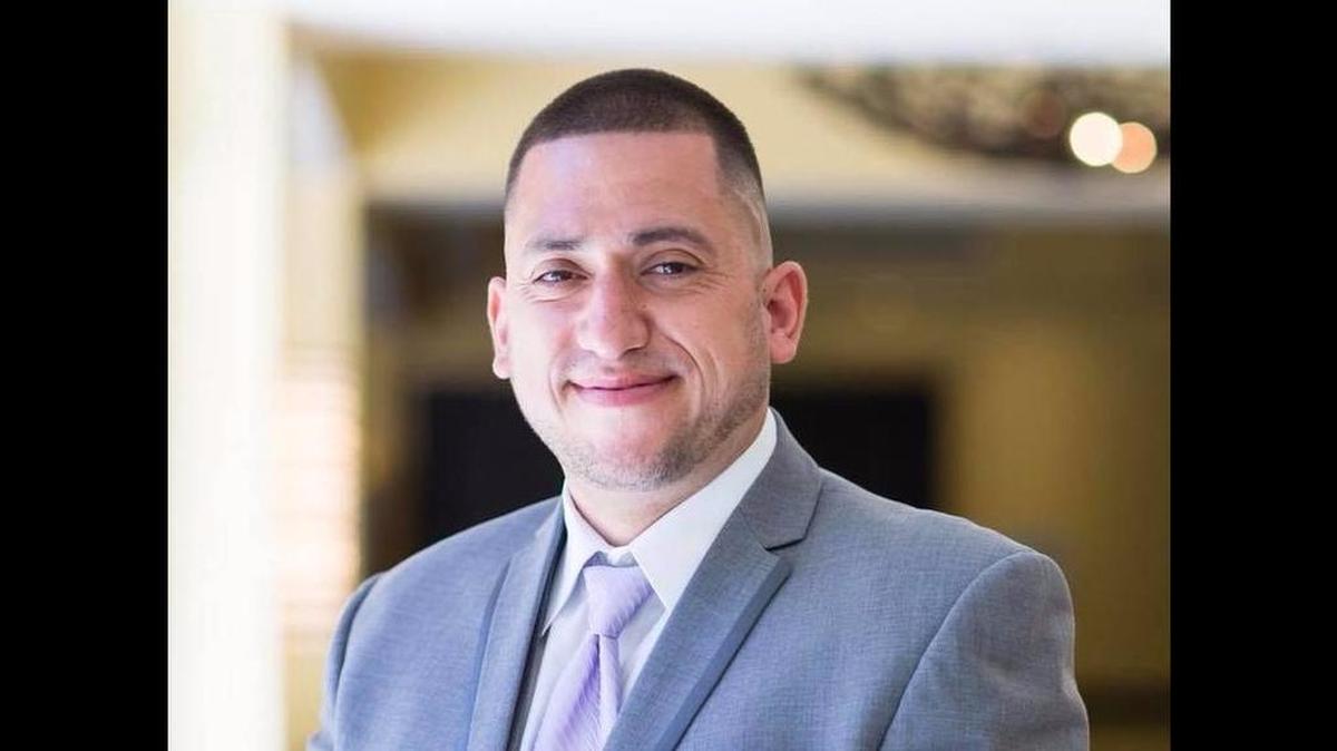 Daniel Carlos, 32, was selling his used iPhone online using an app called “Letgo.”