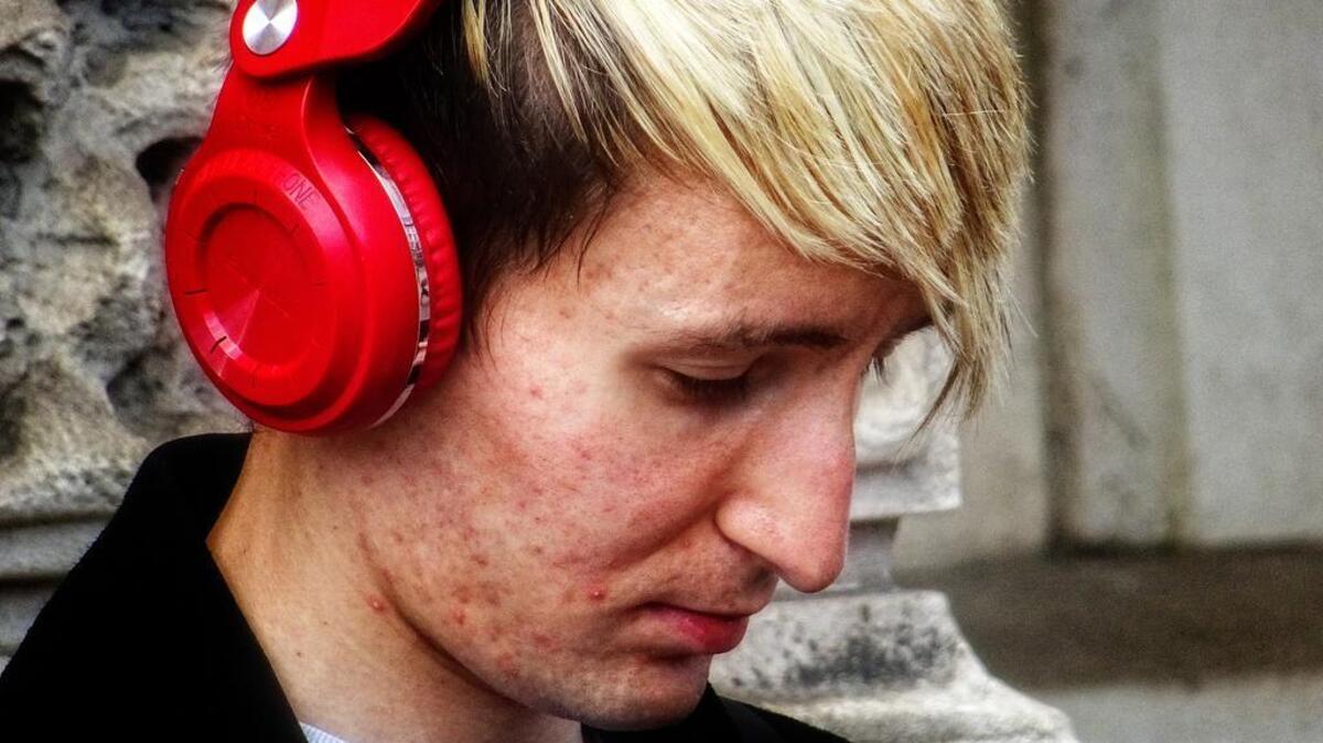 A new study found listening to loud music in headphones doesn’t actually seem to affect hearing abilities.