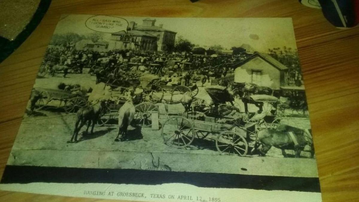 An image on a table at a Joe’s Crab Shack restaurant in Minnesota depicts the hanging of a black man in 1895. The image has since been removed, and the eatery’s parent company has apologized.