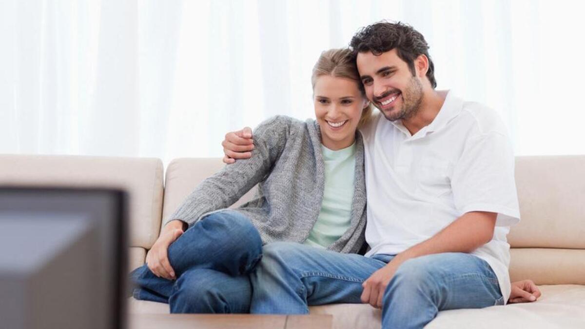 Past studies have shown that couples are closer when they share experiences, such as going out with friends or hobbies. A new study shows those experiences can include binge-watching TV shows.