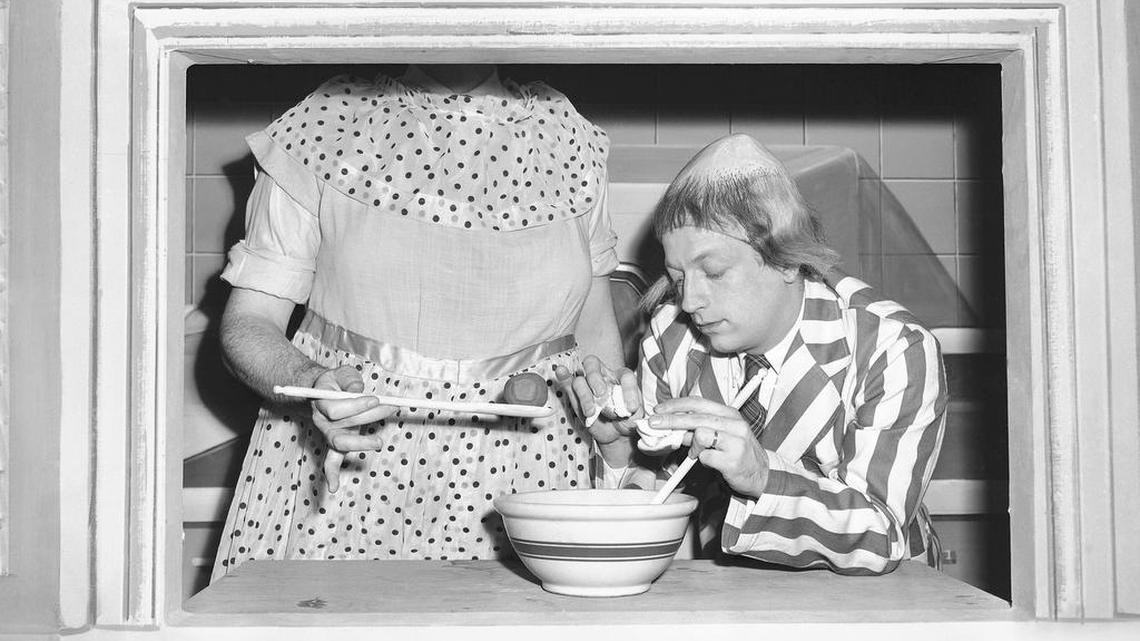 Ray Goulding, left, playing the character called Mary McGoon, instructs Bob Elliott, playing the character Uncle Eugene, right, on meatball stuffing on a 1952 television show. Elliott, half of the enduring television and radio comedy team Bob and Ray and father of actor-comedian Chris Elliott, died Tuesday.