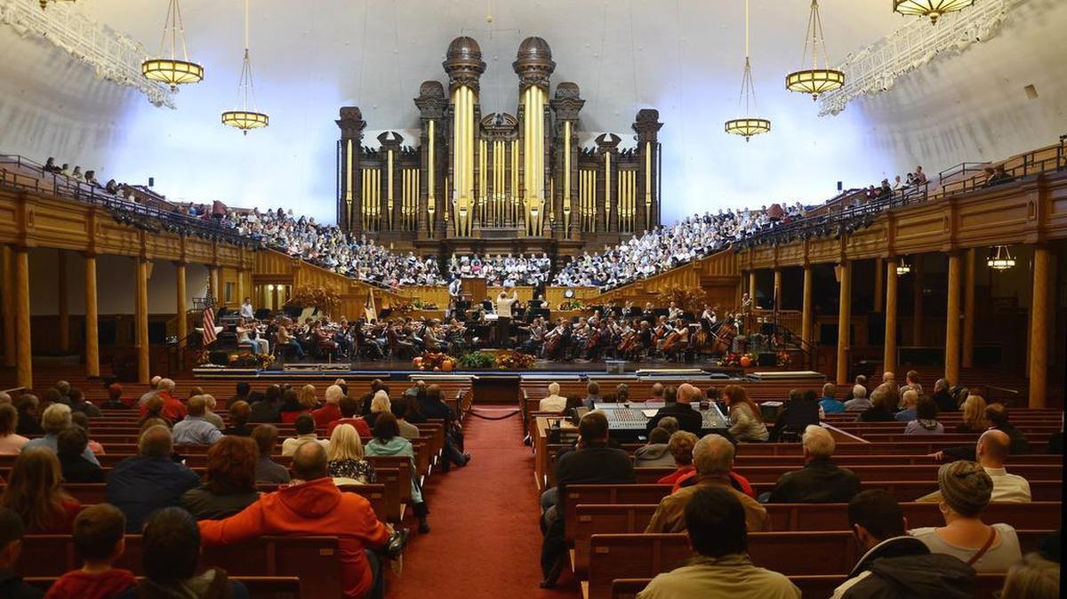 A member of the Mormon Tabernacle Choir has resigned because of the group's decision to perform at Donald Trump's inauguration.
