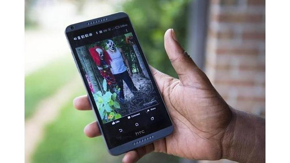 A woman at Fleetwood Manor Apartments in Greenville County, S.C., pulled this picture up on her Facebook after saying she had a photograph of the clowns allegedly seen in the woods near the complex on Tuesday, August 30, 2016. This photo has been widely shared online. Its origin is believed to be New Hampshire.